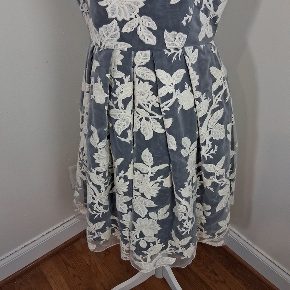 ERIN by Erin Fetherston Black  and Cream Floral Midi Dress Size 8 - Picture 8 of 11